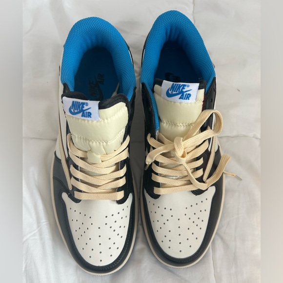 Jordan 1 Retro Low OG SP
Fragment x Travis Scott
– Size 10 - Picture 5 of 6